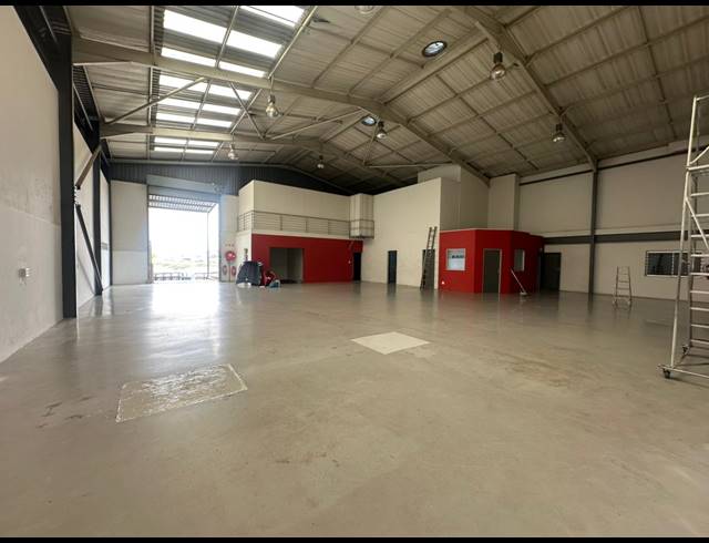 615M² WAREHOUSE TO LET IN KYALAMI